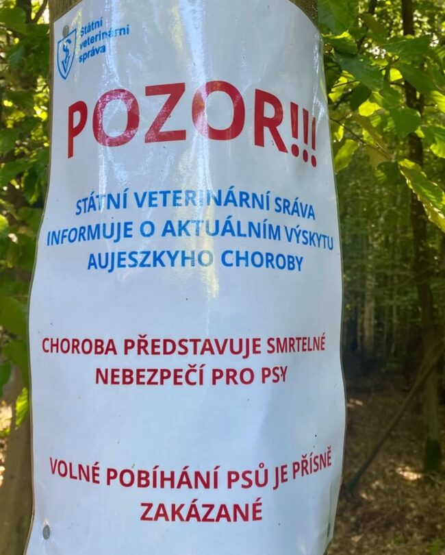 Klamavá cedule ve Středočeském kraji
